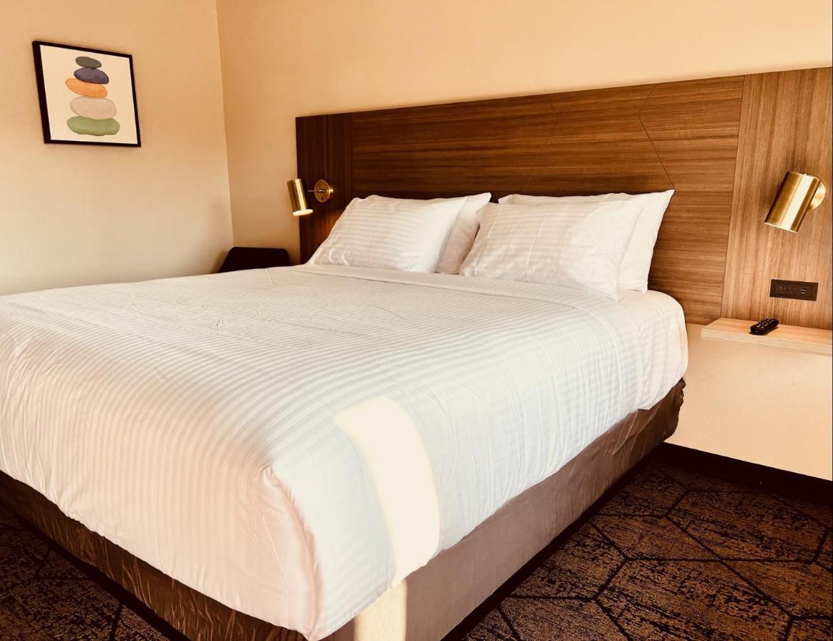 Ramada By Wyndham Modesto Yosemite Area Otel Dış mekan fotoğraf