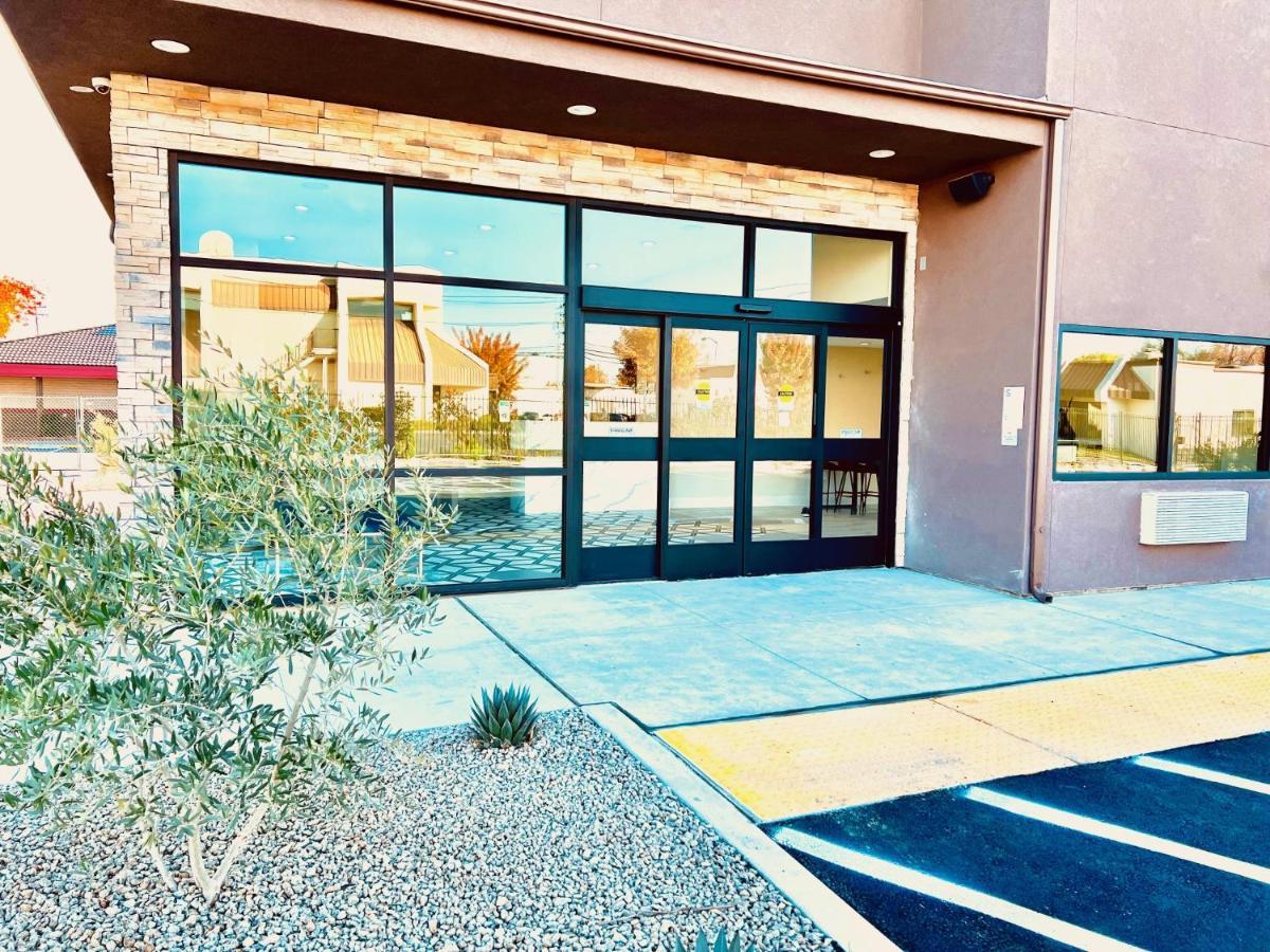Ramada By Wyndham Modesto Yosemite Area Otel Dış mekan fotoğraf