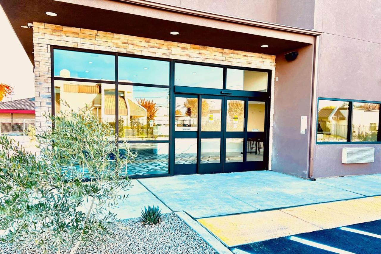 Ramada By Wyndham Modesto Yosemite Area Otel Dış mekan fotoğraf