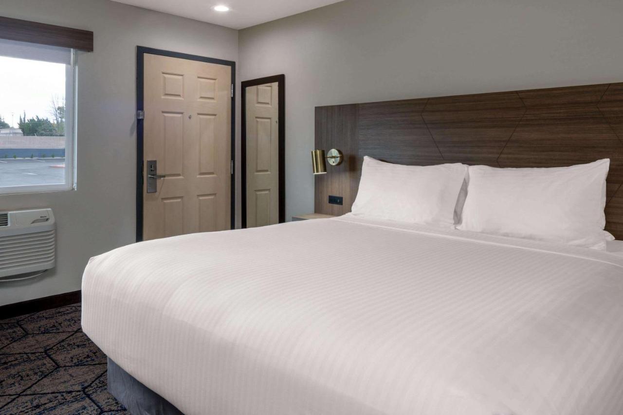 Ramada By Wyndham Modesto Yosemite Area Otel Dış mekan fotoğraf