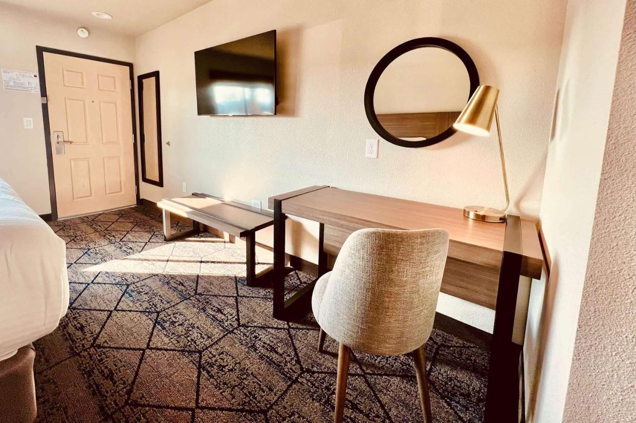 Ramada By Wyndham Modesto Yosemite Area Otel Dış mekan fotoğraf
