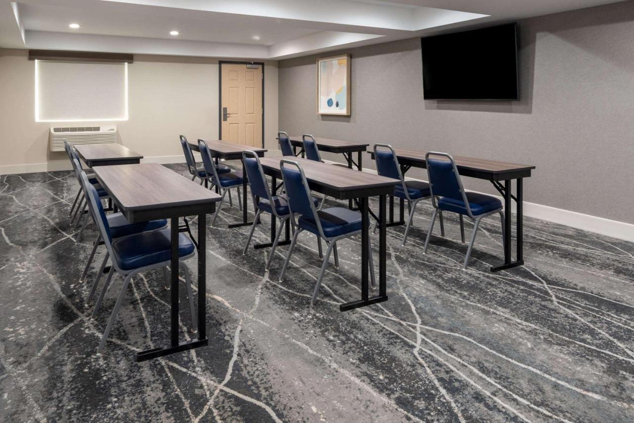 Ramada By Wyndham Modesto Yosemite Area Otel Dış mekan fotoğraf