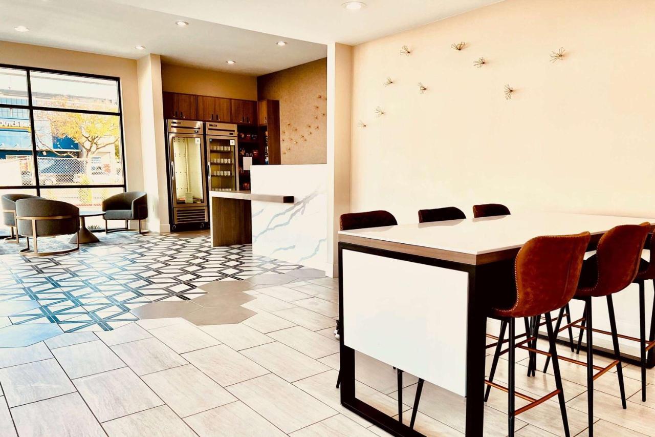 Ramada By Wyndham Modesto Yosemite Area Otel Dış mekan fotoğraf