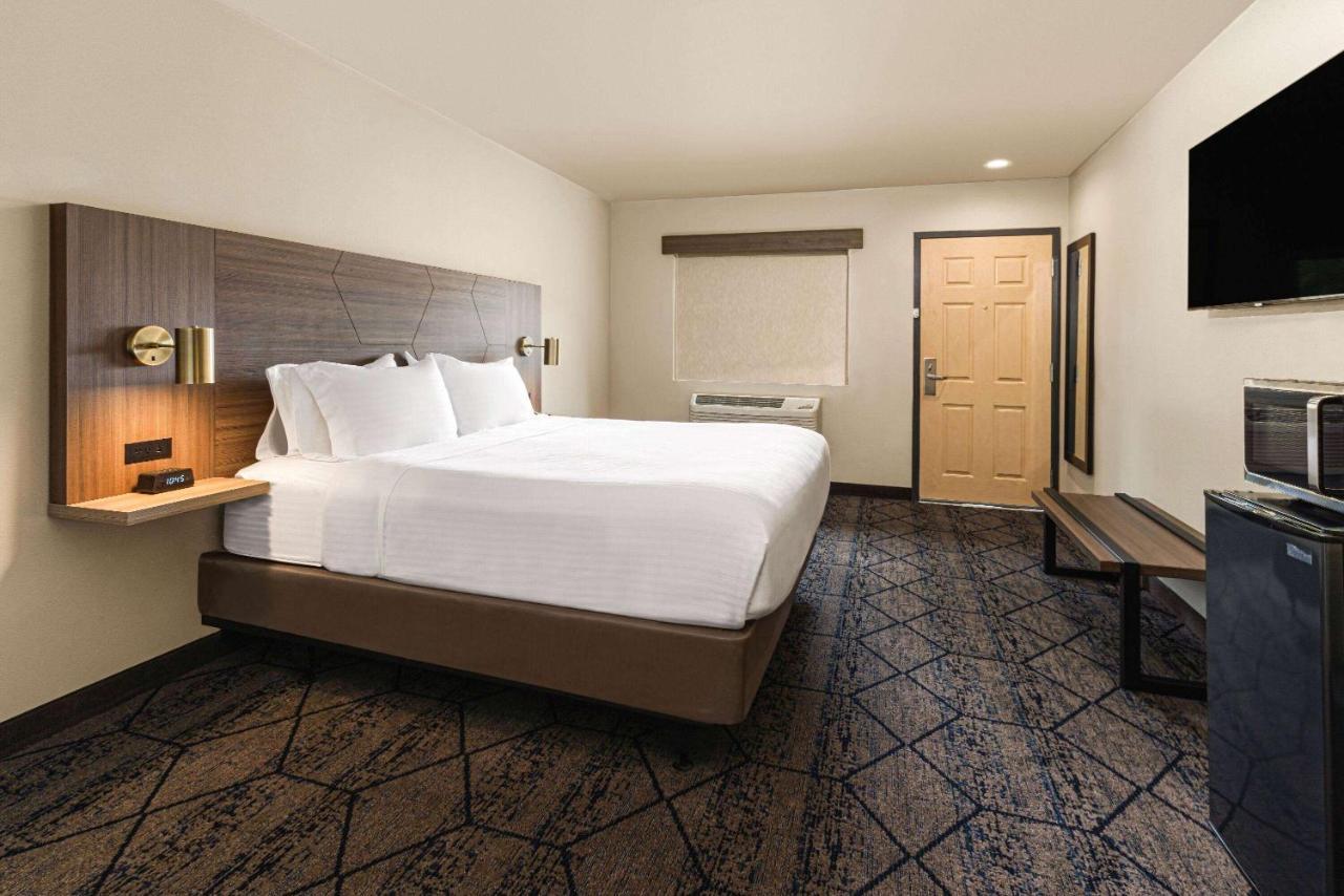 Ramada By Wyndham Modesto Yosemite Area Otel Dış mekan fotoğraf