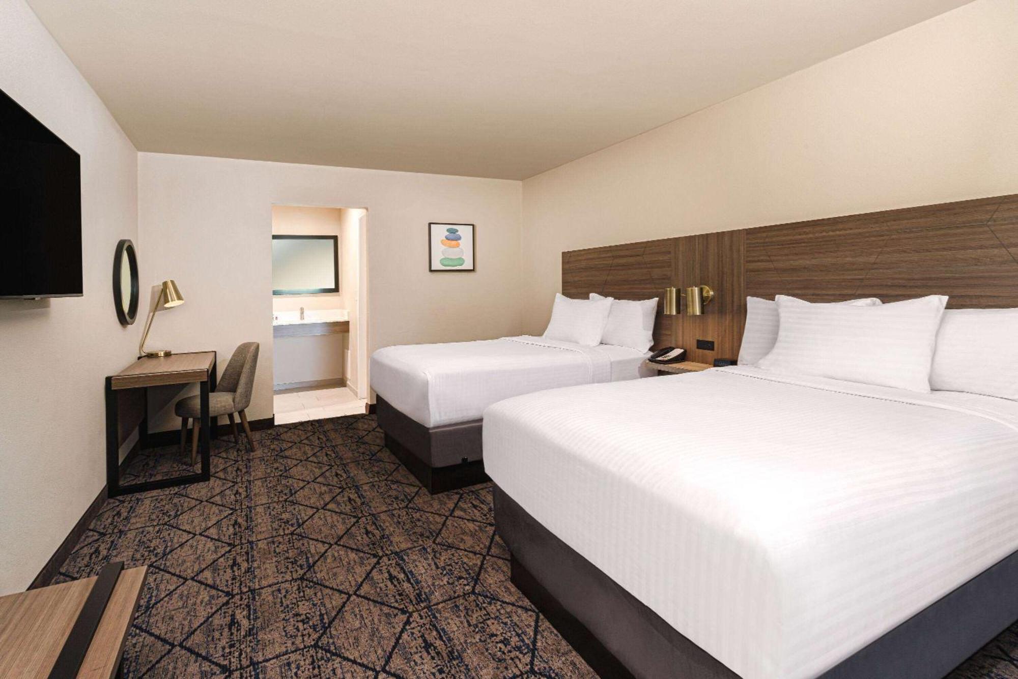 Ramada By Wyndham Modesto Yosemite Area Otel Dış mekan fotoğraf