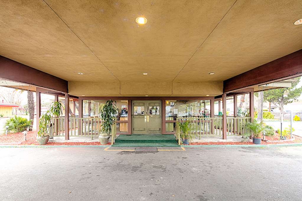 Ramada By Wyndham Modesto Yosemite Area Otel Dış mekan fotoğraf