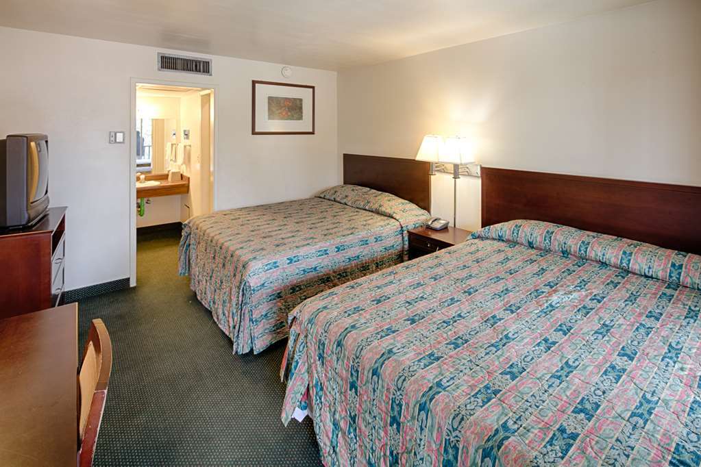 Ramada By Wyndham Modesto Yosemite Area Otel Oda fotoğraf