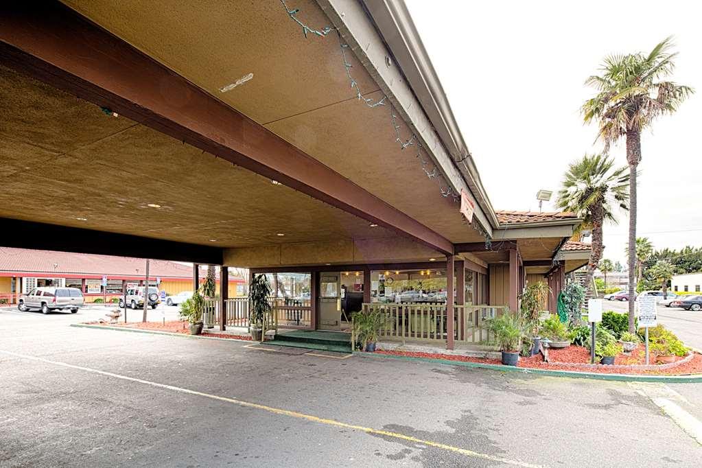 Ramada By Wyndham Modesto Yosemite Area Otel Dış mekan fotoğraf